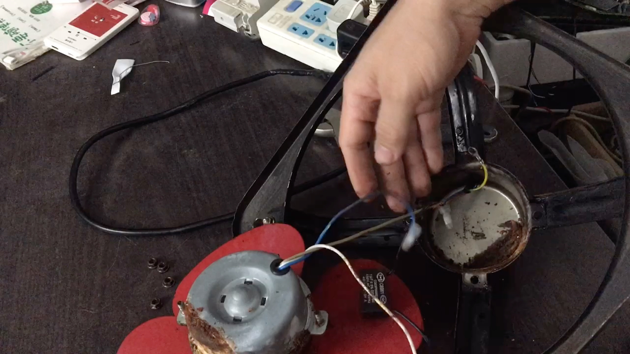 排气扇不转了这样维修