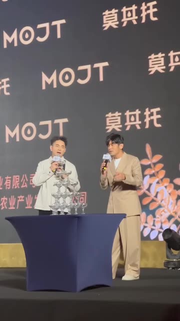 周杰伦参加莫吉托粉丝见面会