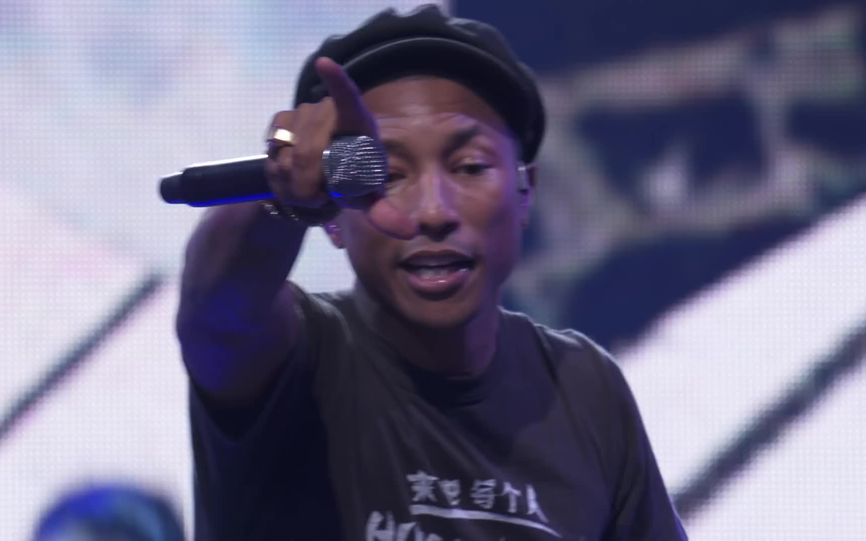 [图]Pharrell Williams - Get Lucky (Live from Apple Music Festival, London, 2015)