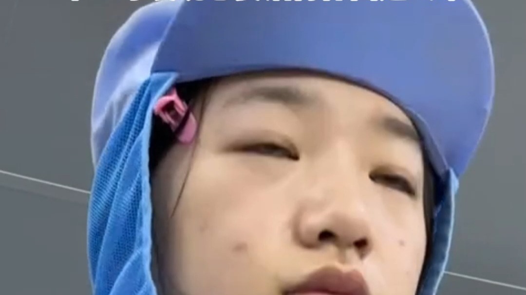 近日，大学生分享流水线工作两个月后反差，一条评论引近13万人点赞共鸣。#大学生 #大学生活 #工作海报