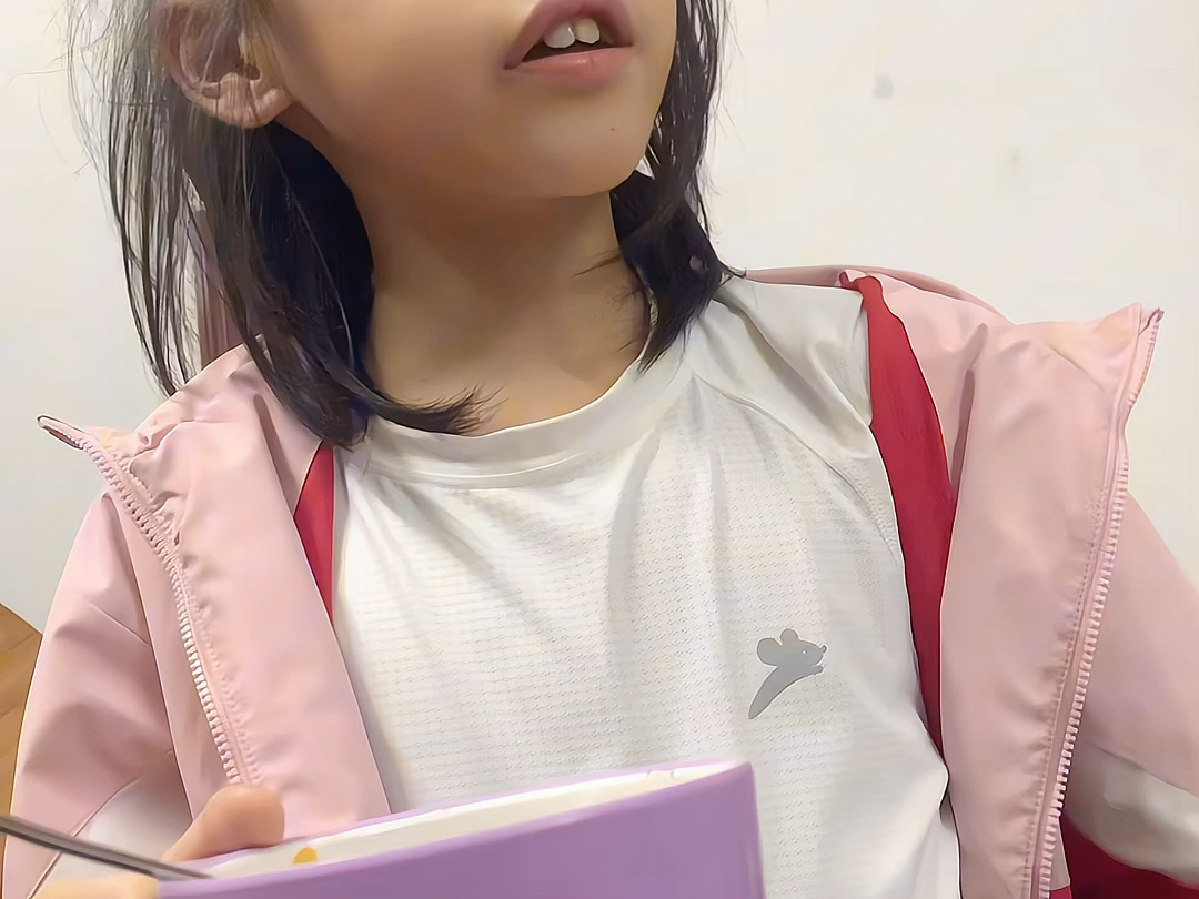 自闭症女孩萱萱