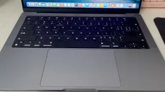 Скачать видео: 14寸Macbook Pro外放音质和B&O音响外放对比效果