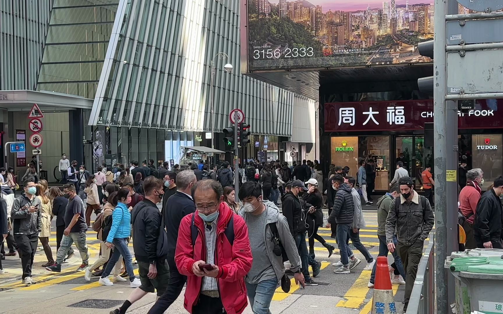 香港中环街头现状,人来人往的,真不可思议