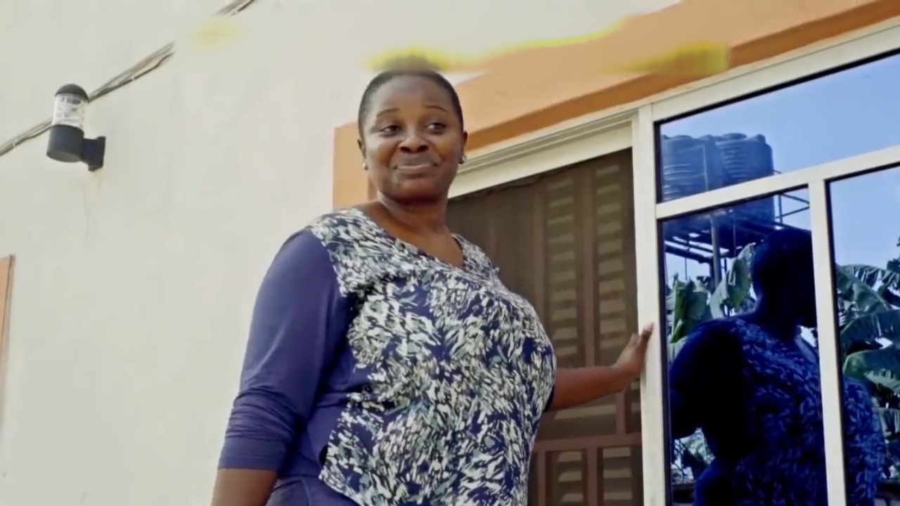 四川方言:非洲黑妹太胖却不自知,被小朋友神调侃,笑惨了_哔哩哔哩 (゜