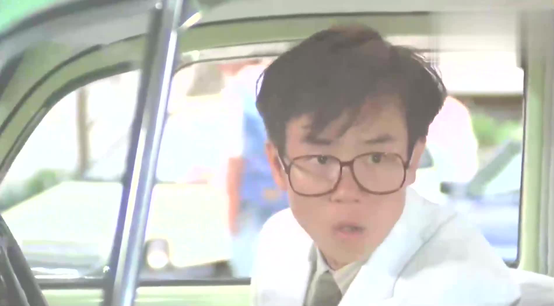 开心鬼:黄百鸣和人家抢车位,怎料人家是敞篷车,到他这搞笑了