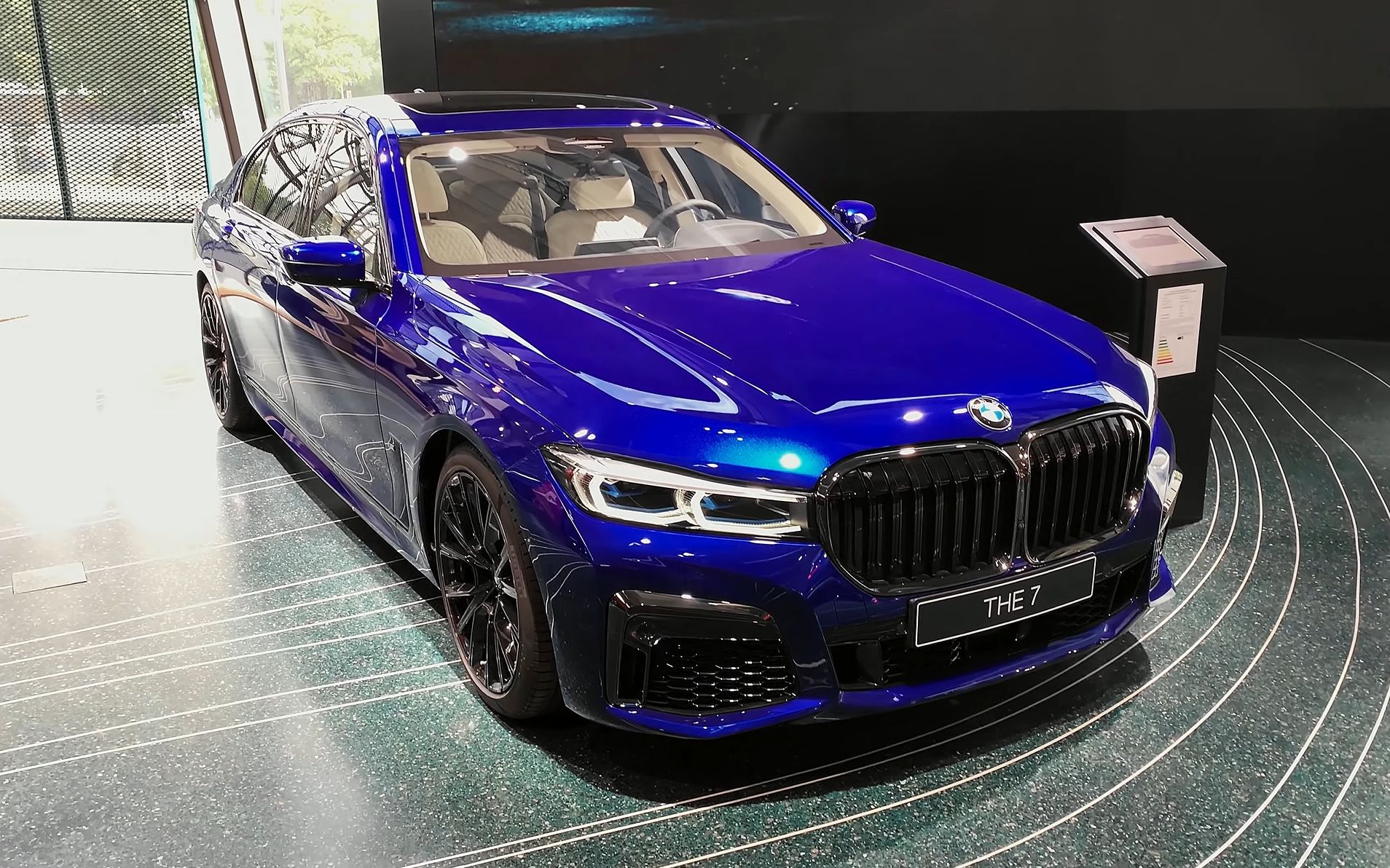 2020宝马745le xdrive,插电混合动力车,年轻帅气动感