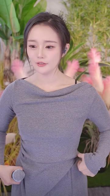 《有生之恋》七彩传媒旗下主播菲徒古古灵儿翻唱 @古古灵儿 菲徒 @小