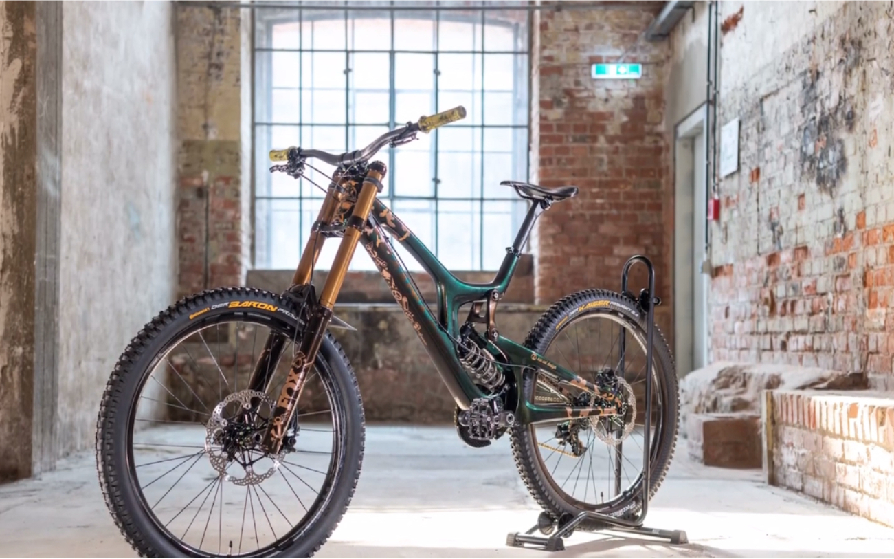 santacruz v10定制涂装及装车视频_哔哩哔哩 (゜-゜)つロ 干杯~-bili