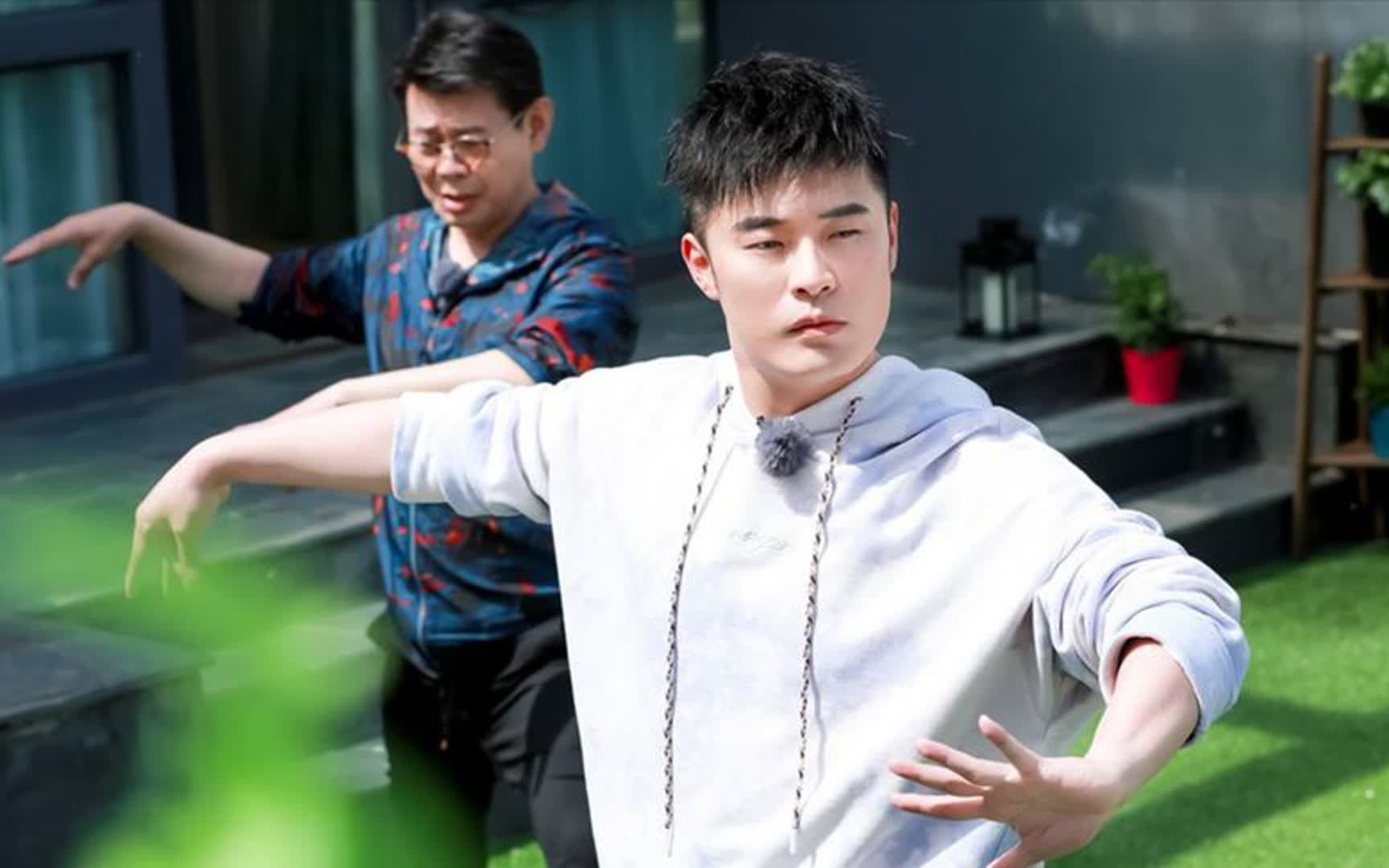 娱乐圈男星"下腰"合集,陈赫需要4个人帮忙,张新成出人意料