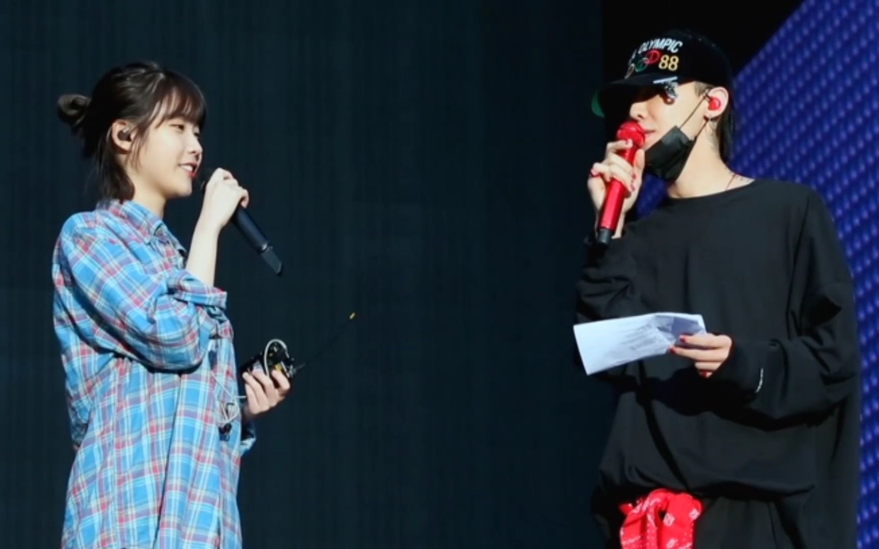 【gd&iu】权志龙演唱会幕后,iu在鸡涌面前好害羞呀