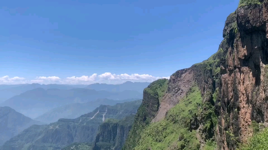 云南昭通的大山包真的很美,不魁是昭通小川西.尤其是鸡公山大峡谷.