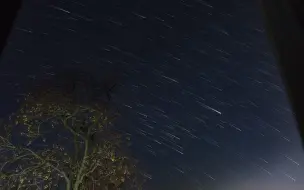 Video herunterladen: 【星空】不是哥们我拍星空呢....