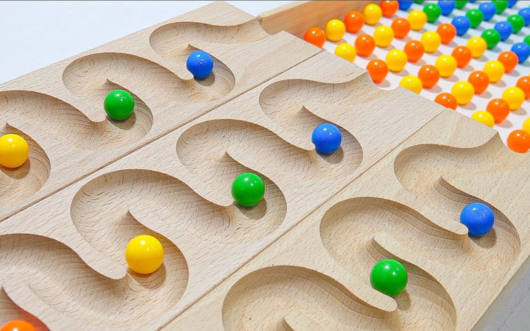 儿童喜欢的实木滚珠轨道弹珠滑梯旋转玩具积木