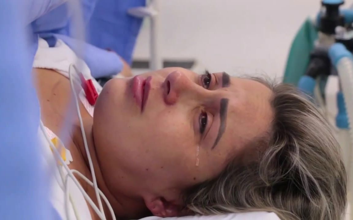 产房见证产妇艰辛的生子过程,宝宝出生时妈妈的泪水令人心疼不已!