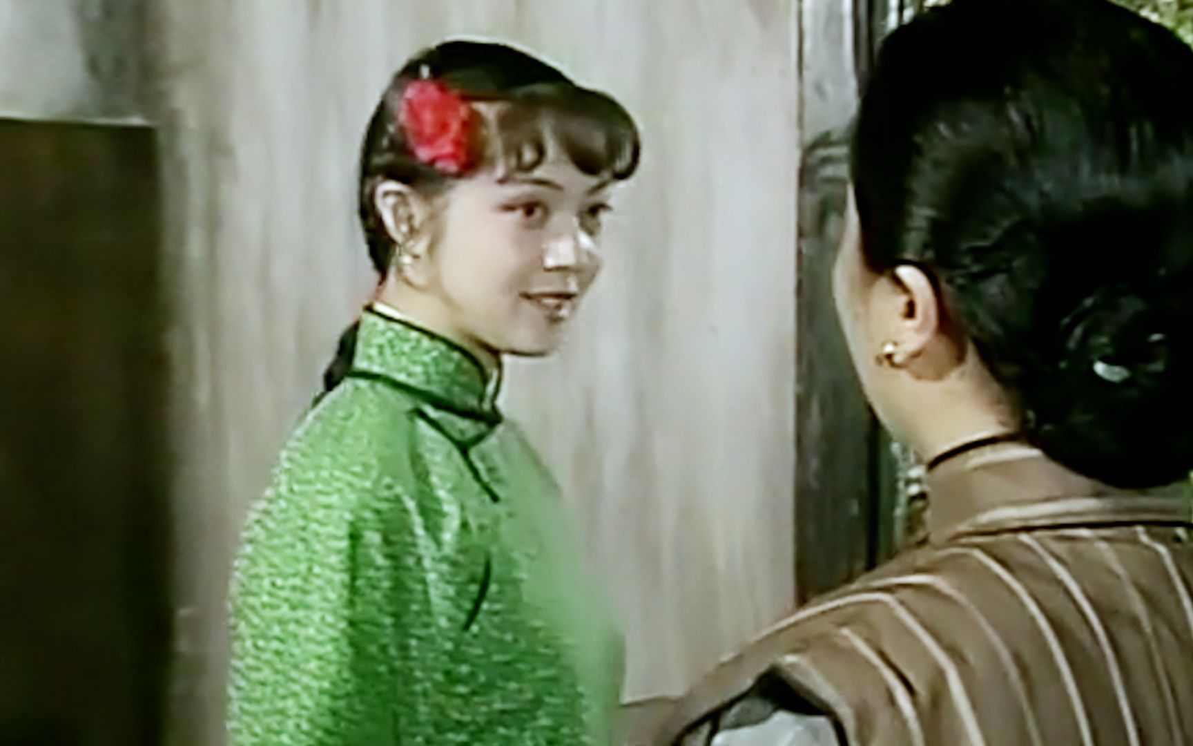 鸣凤与高觉慧相爱,梅表姐为躲避战乱,再回到高觉新身边