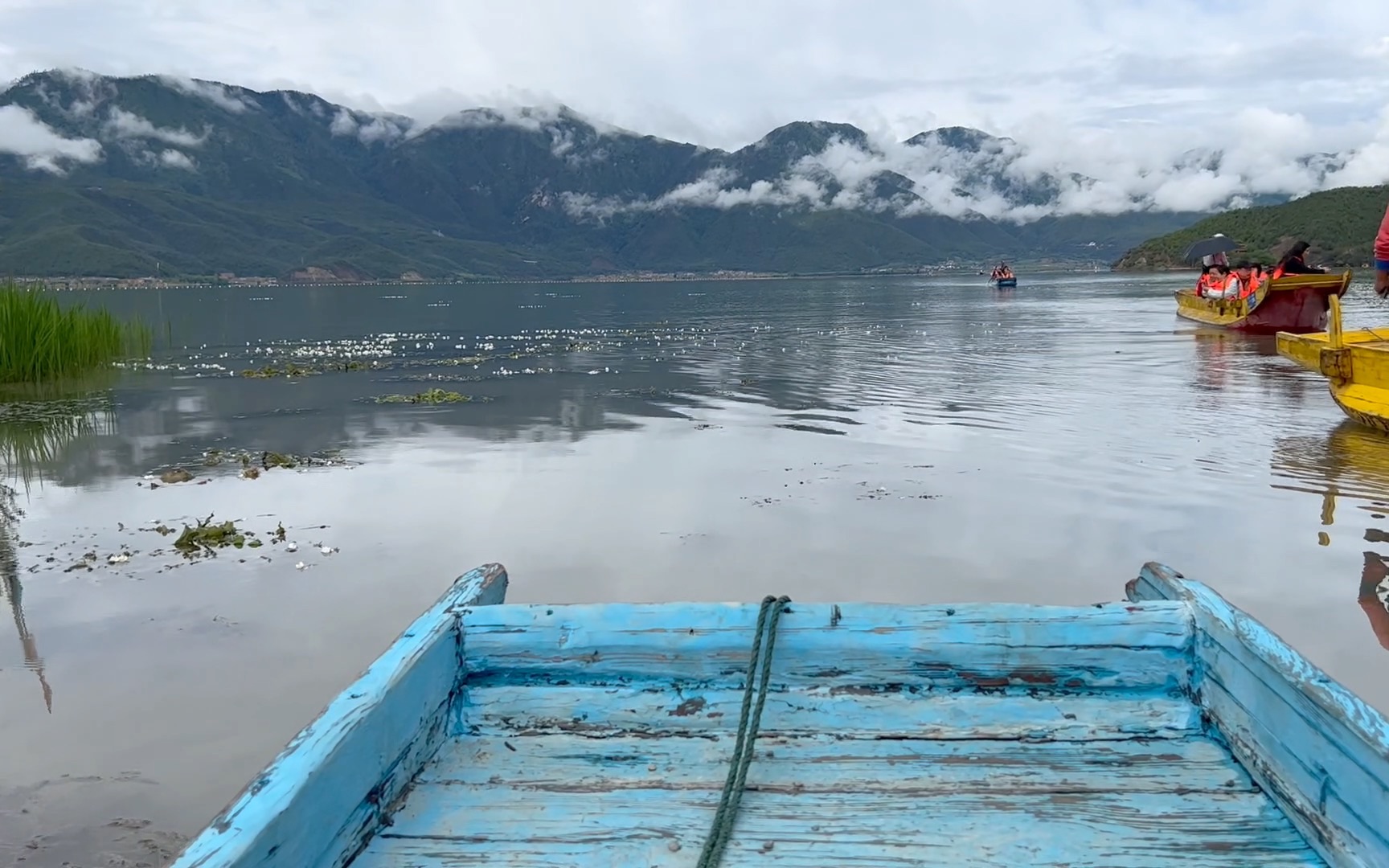泸沽湖猪槽船游湖