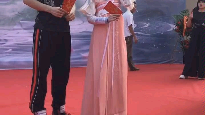 活动作品如意芳霏鞠婧祎参加剧组开机发布会
