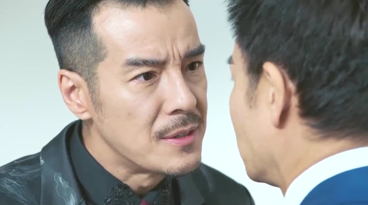 勇者无惧:黑老大和富豪叫板,扬言杀人全家,一见警察又装可爱了