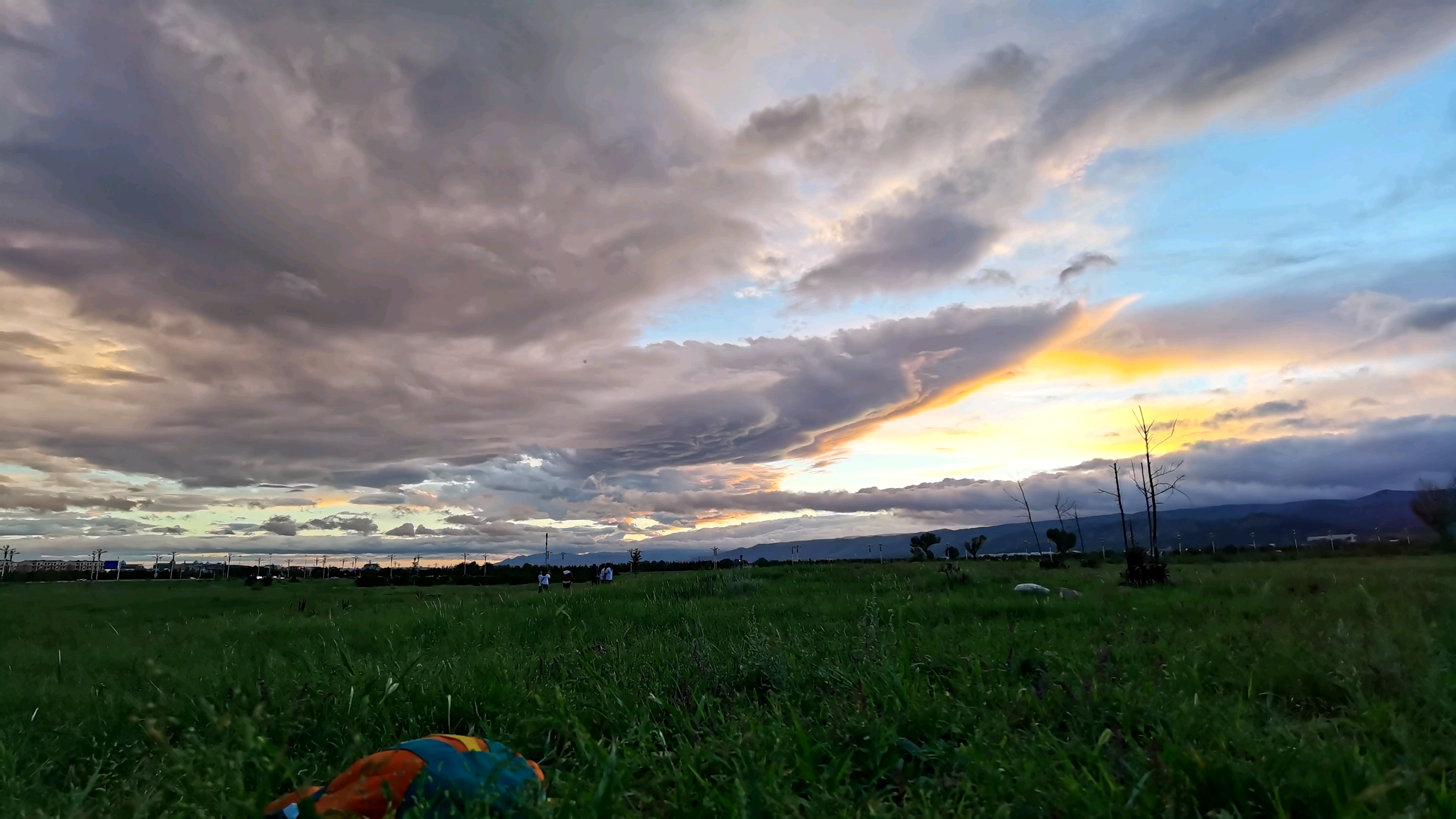 [敕勒川草原]阴山脚下的晚霞-20240811