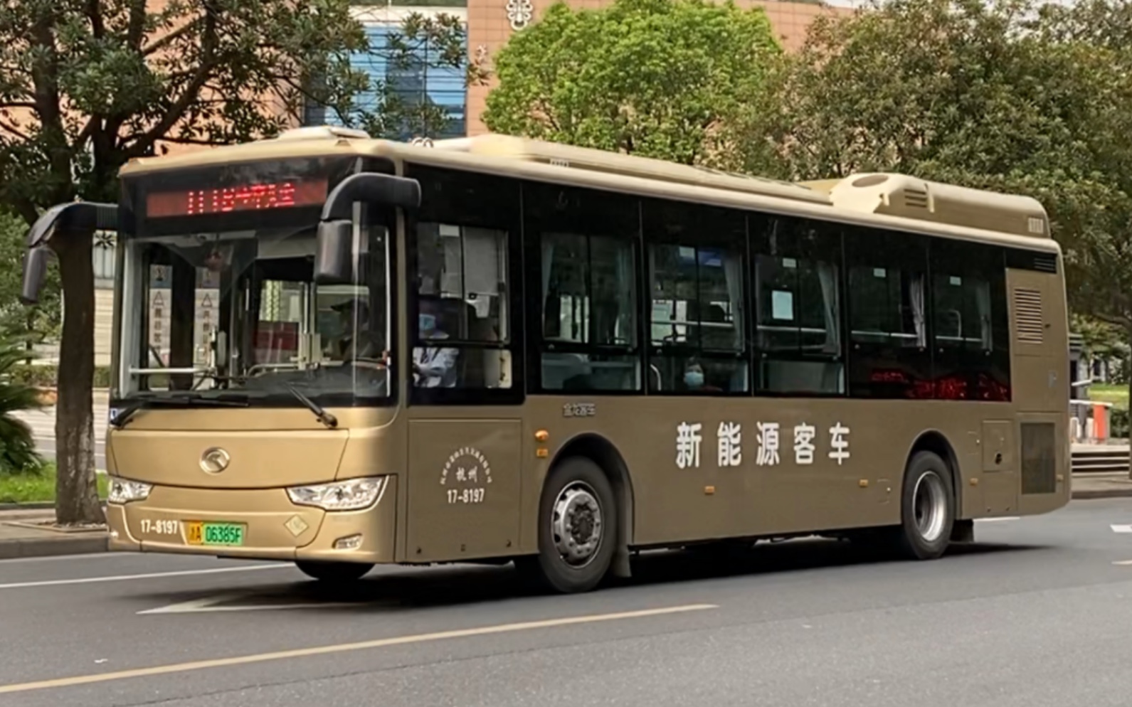 【杭州公交】萧山公交 xmq6106agchevn61 711b路 17-8197