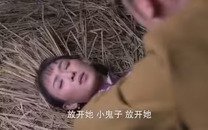 【万恶之源】鬼子太没人性，当着女子师姐的面打晕欺负，同伴想救却救不了
