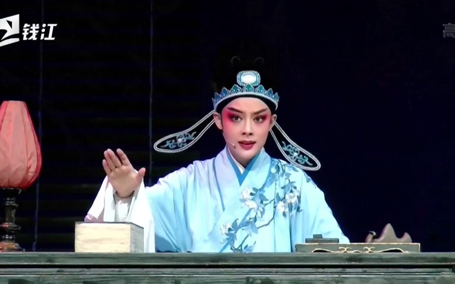 嵊州一姑娘扮越剧小生,英姿飒爽!_哔哩哔哩_bilibili