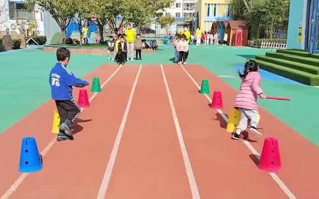 [图]障碍跑接力赛🏃-按照指定的规则进行游戏，并且能安全又快速的通过障碍户外游戏 幼儿园户外游戏 趣味运动 幼儿体能