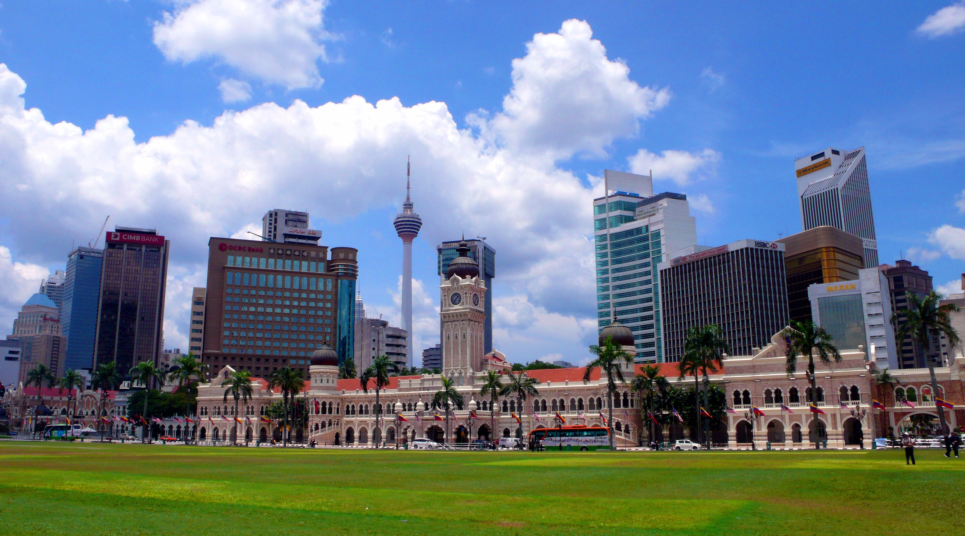 这个国家真奇怪,竟然主动放弃最重要的领土,他们在害怕谁呢