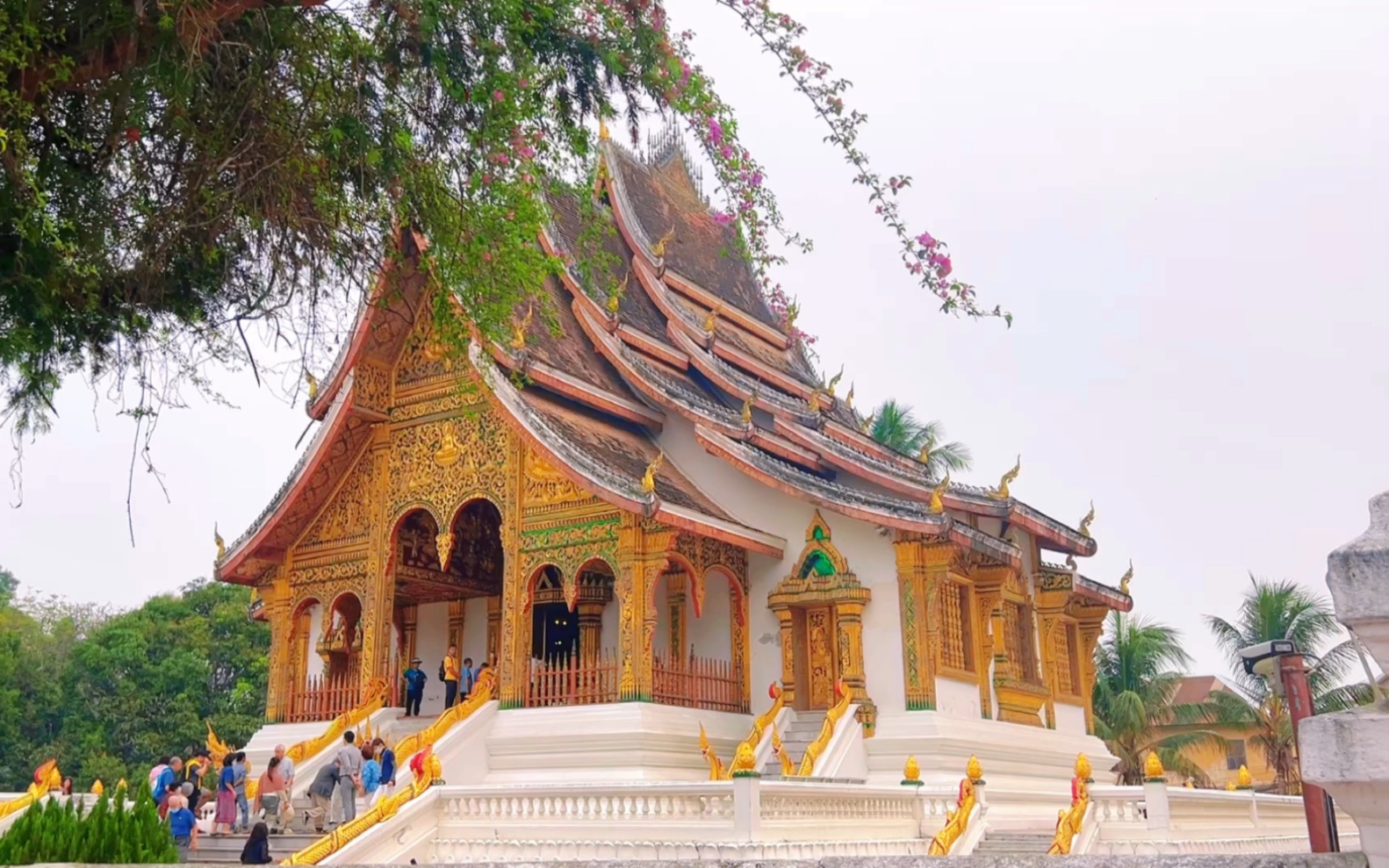 东南亚老挝琅勃拉邦大皇宫,就在大名鼎鼎的湄公河边上.@老挝阿鑫