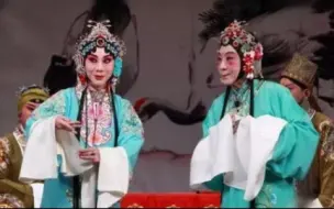 Скачать видео: 金喜全 董圆圆《京剧》凤还巢，夫人不必生此念，为夫罚跪在面前。