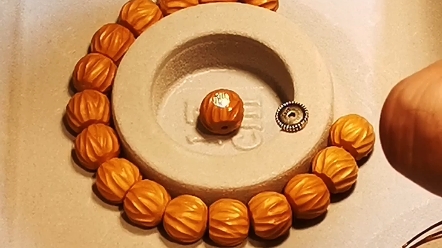 京城顽主狗头手串精抛光穿串过程展示,#文玩#猴头#椰蒂_哔哩哔哩_bili