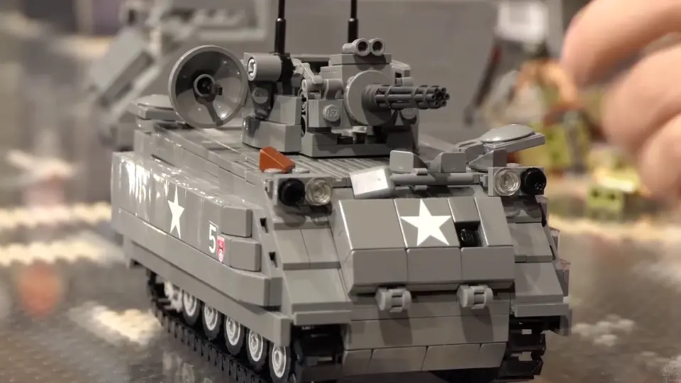 Brickmania m113 hot sale