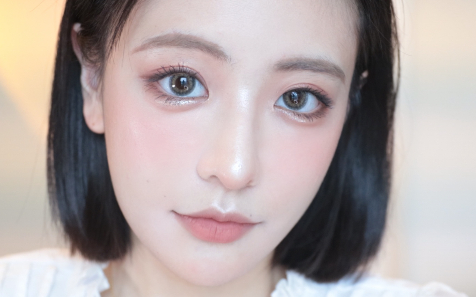 眼妆教程|打造朦胧感无辜妆容如果宝贝们对氛围感清透无辜的妆容很感