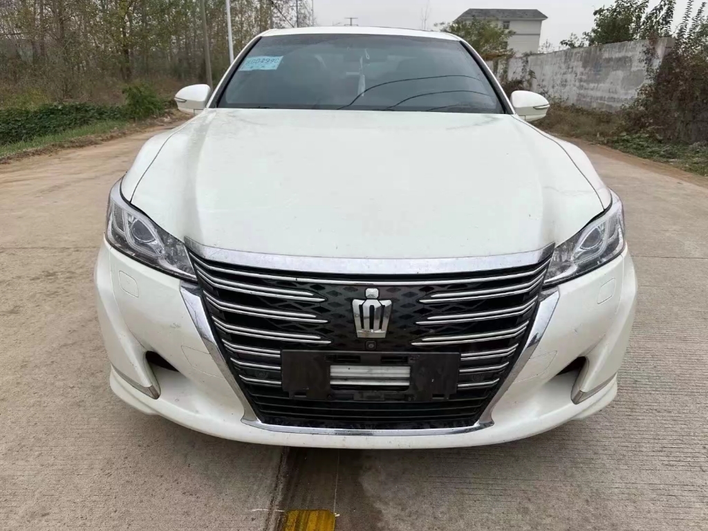 73w,15年丰田皇冠,2.5l自动至尊时尚先锋款,前后座椅加热. 通风