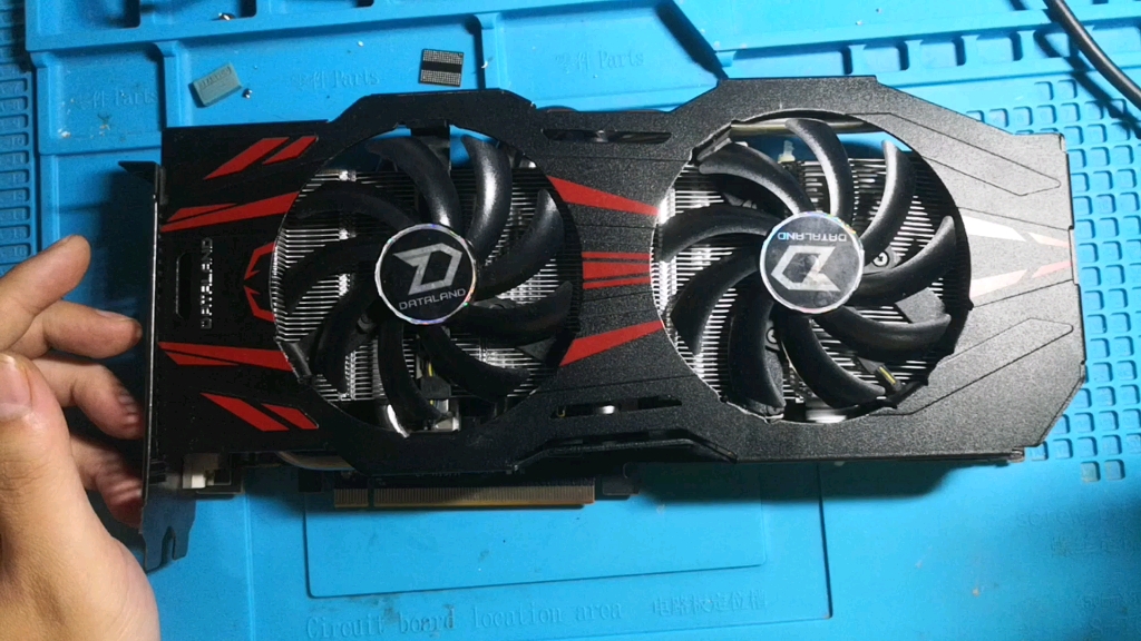 显卡维修 迪兰r9280x开机花屏装驱动黑屏