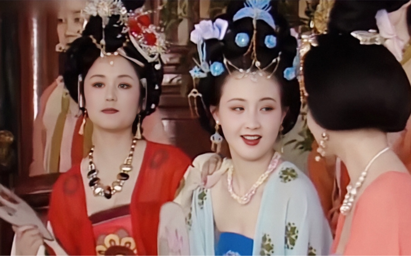 【千年之美】用古早影视剧的方式打开中华服饰千年变迁!