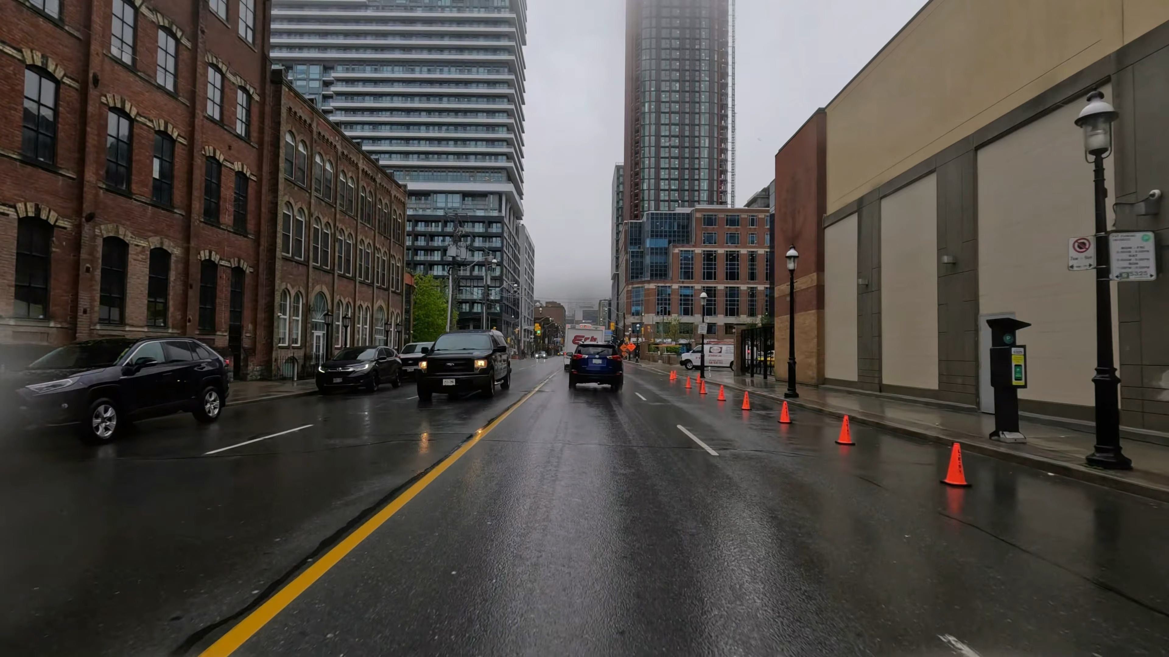 4k60fps 加拿大多伦多城市街道雨中驾驶