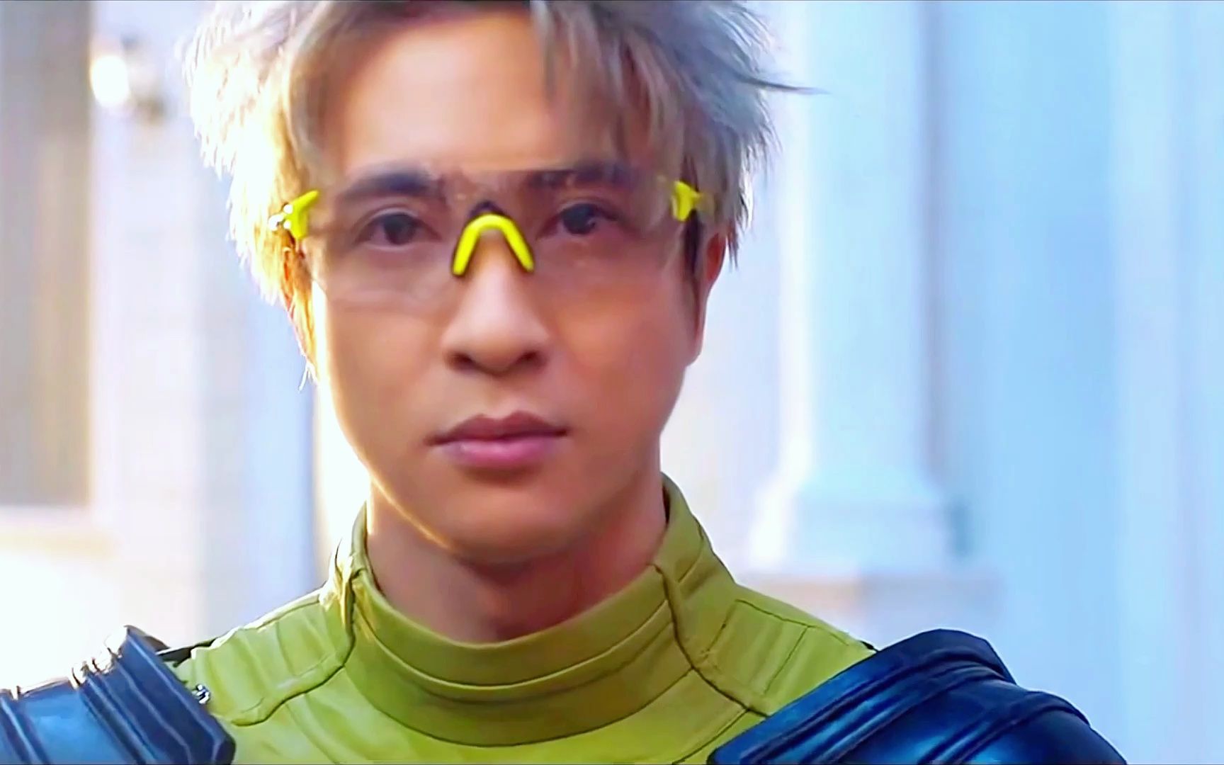 绿豆侠遇到大妈抢劫,使用终极大招让她变成漂亮小姐姐