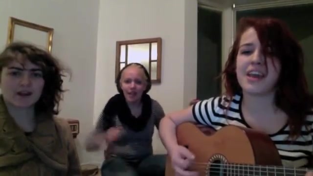 [图]"The Internationale" sung by Erin Saoirse, Angela and Amelia