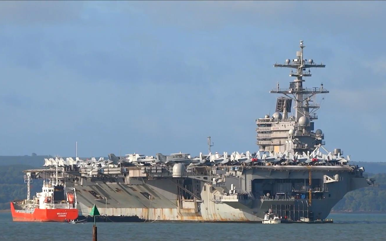 【美国海军】尼米兹级航空母舰"乔治·h·w·布什"号(cvn-77)停泊