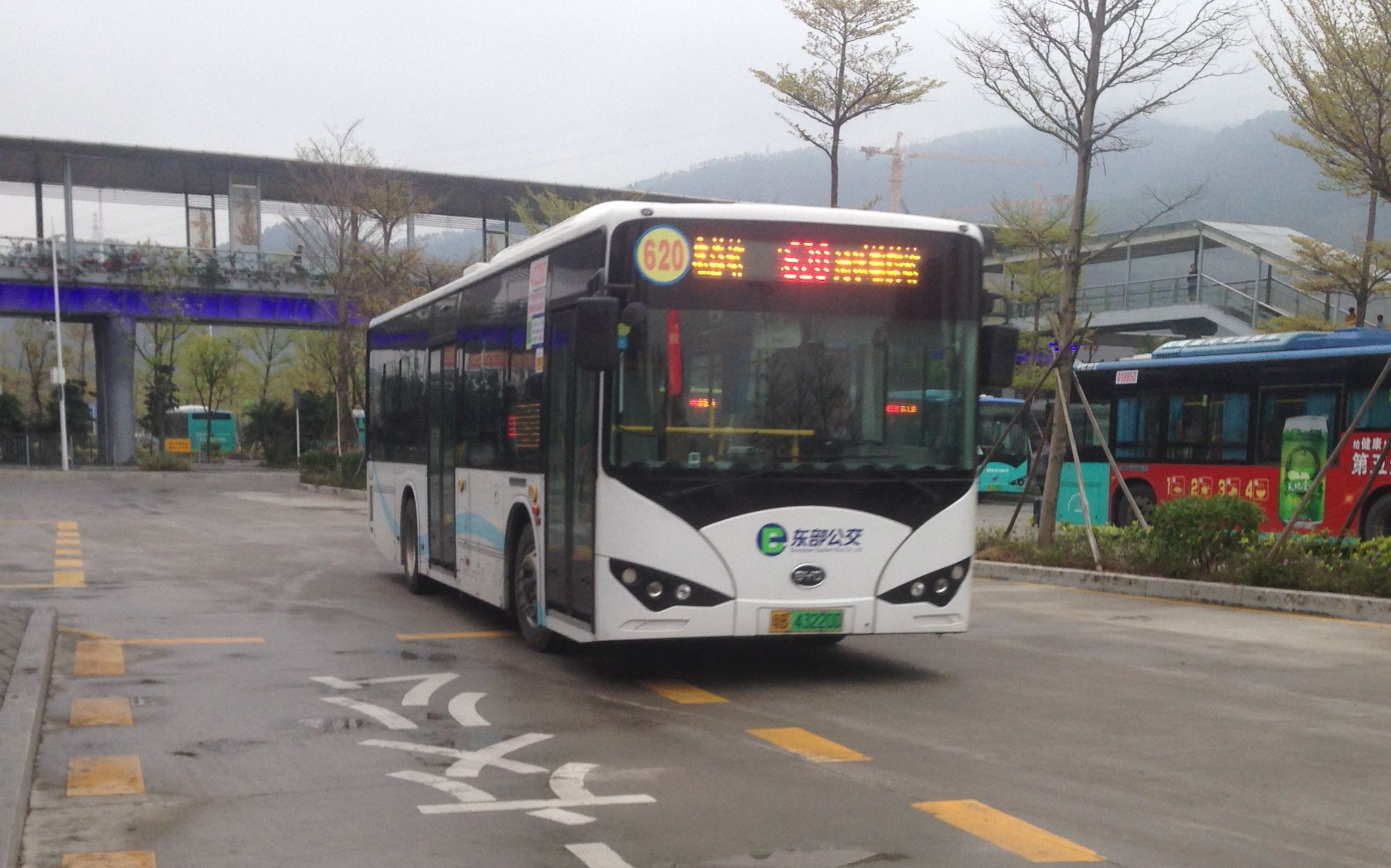 观澜到民乐的s形干线-深圳公交620→民乐地铁站全程前方展望