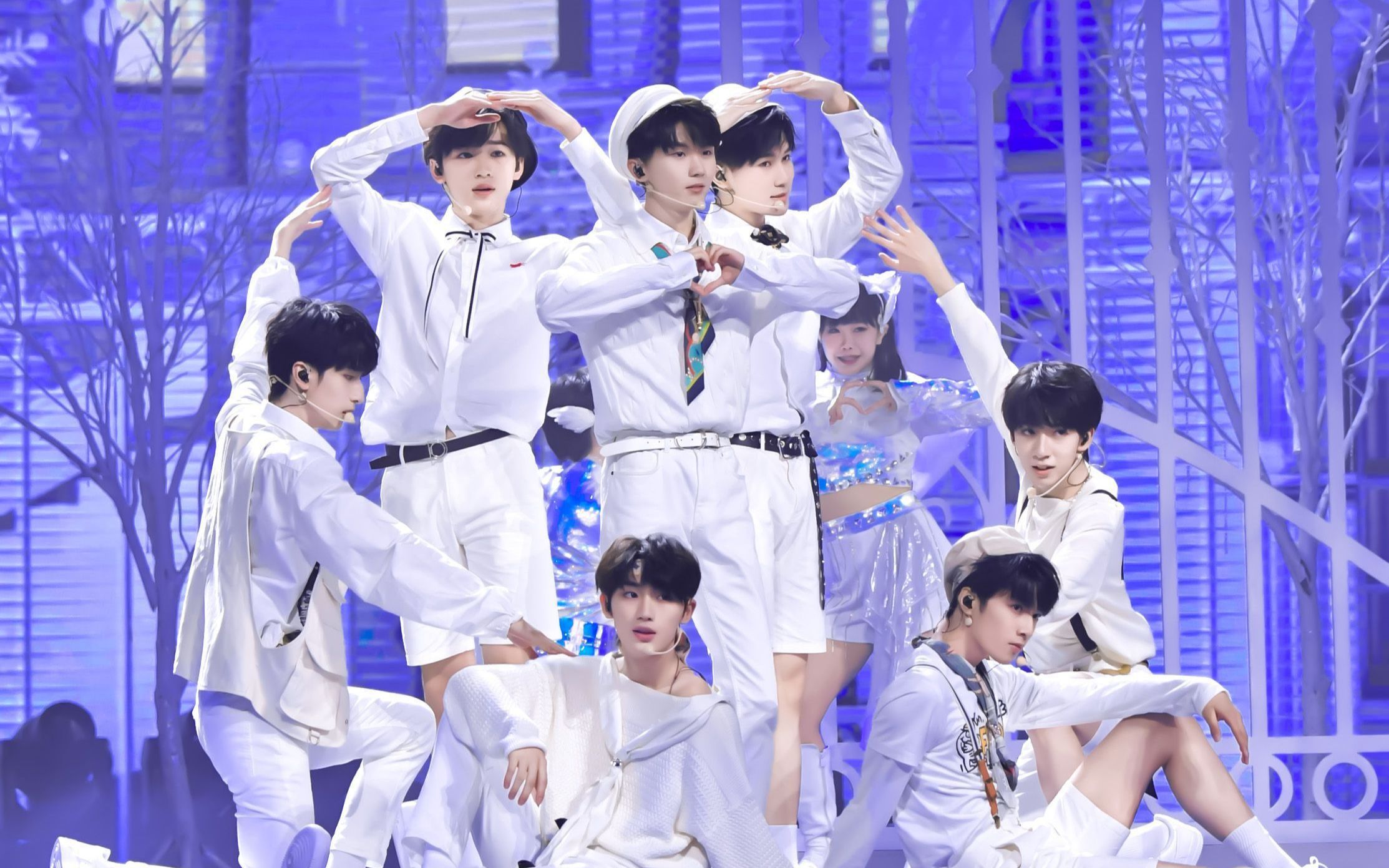 吃了德芙的时代少年团 | 《姐姐真漂亮》一键换装_哔哩哔哩_bilibili