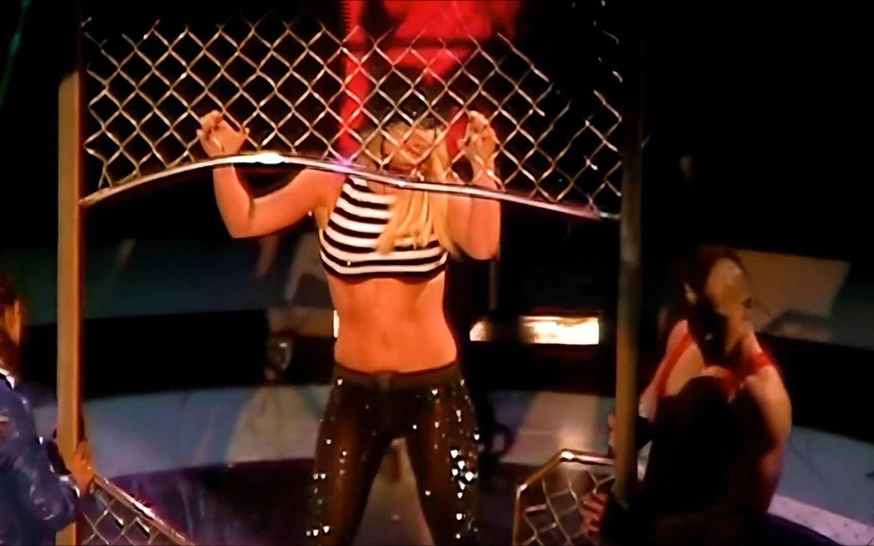 [图]Britney Spears - The Circus Starring Britney Spears Live UNYC 2009