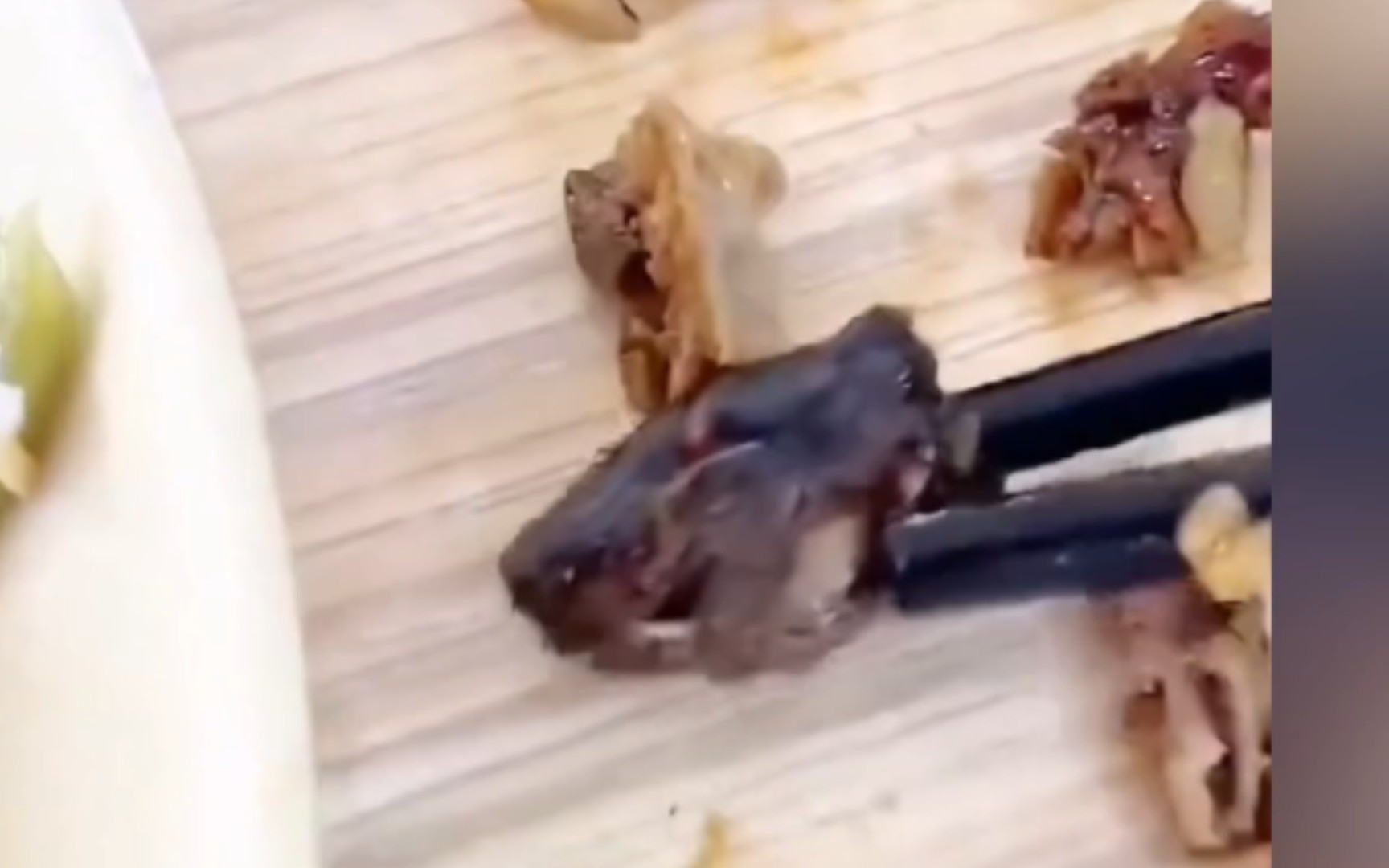 鼠头鸭脖事件 B站