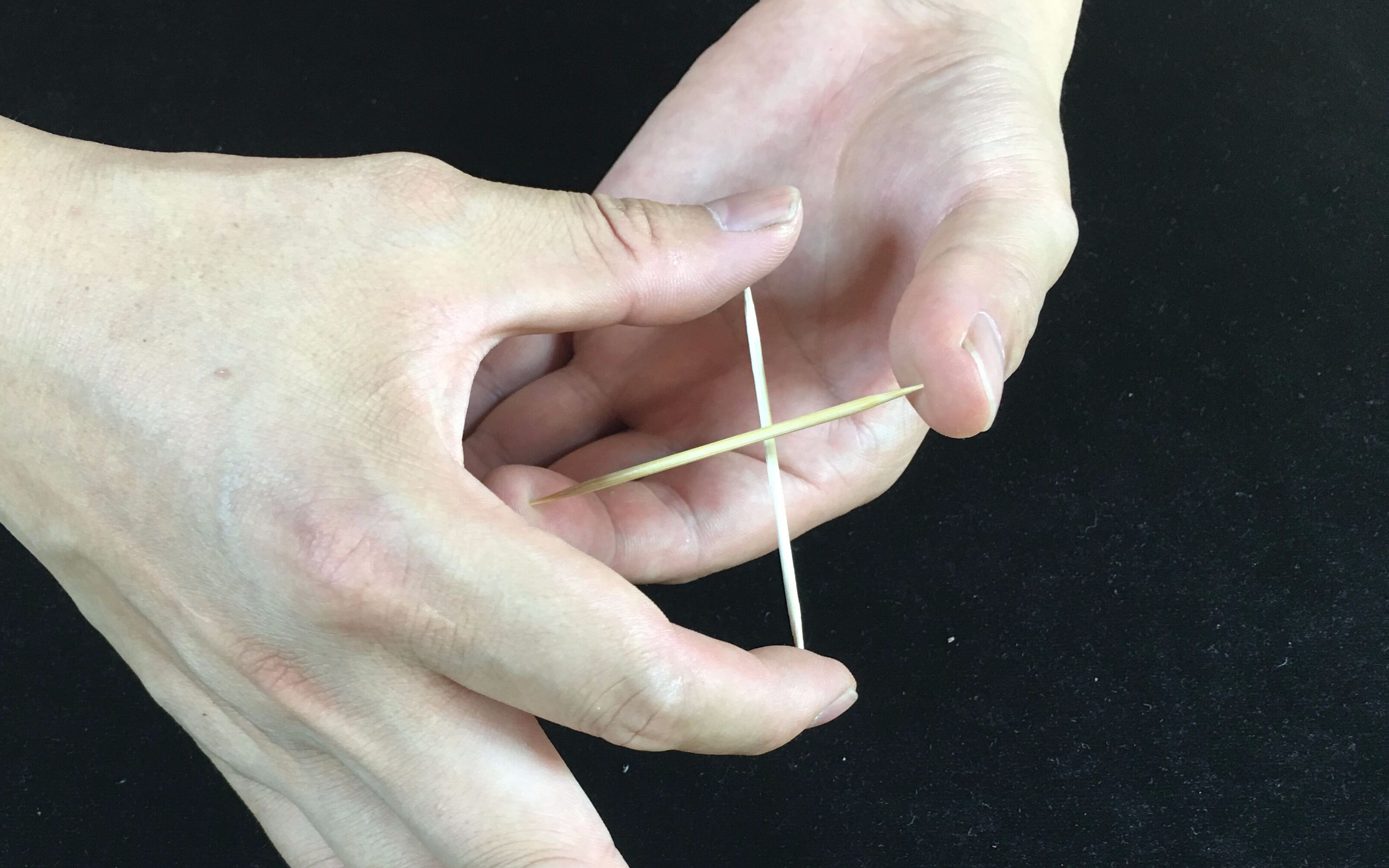 牙签瞬间穿越被这个魔术骗了好多年餐桌上就可以表演