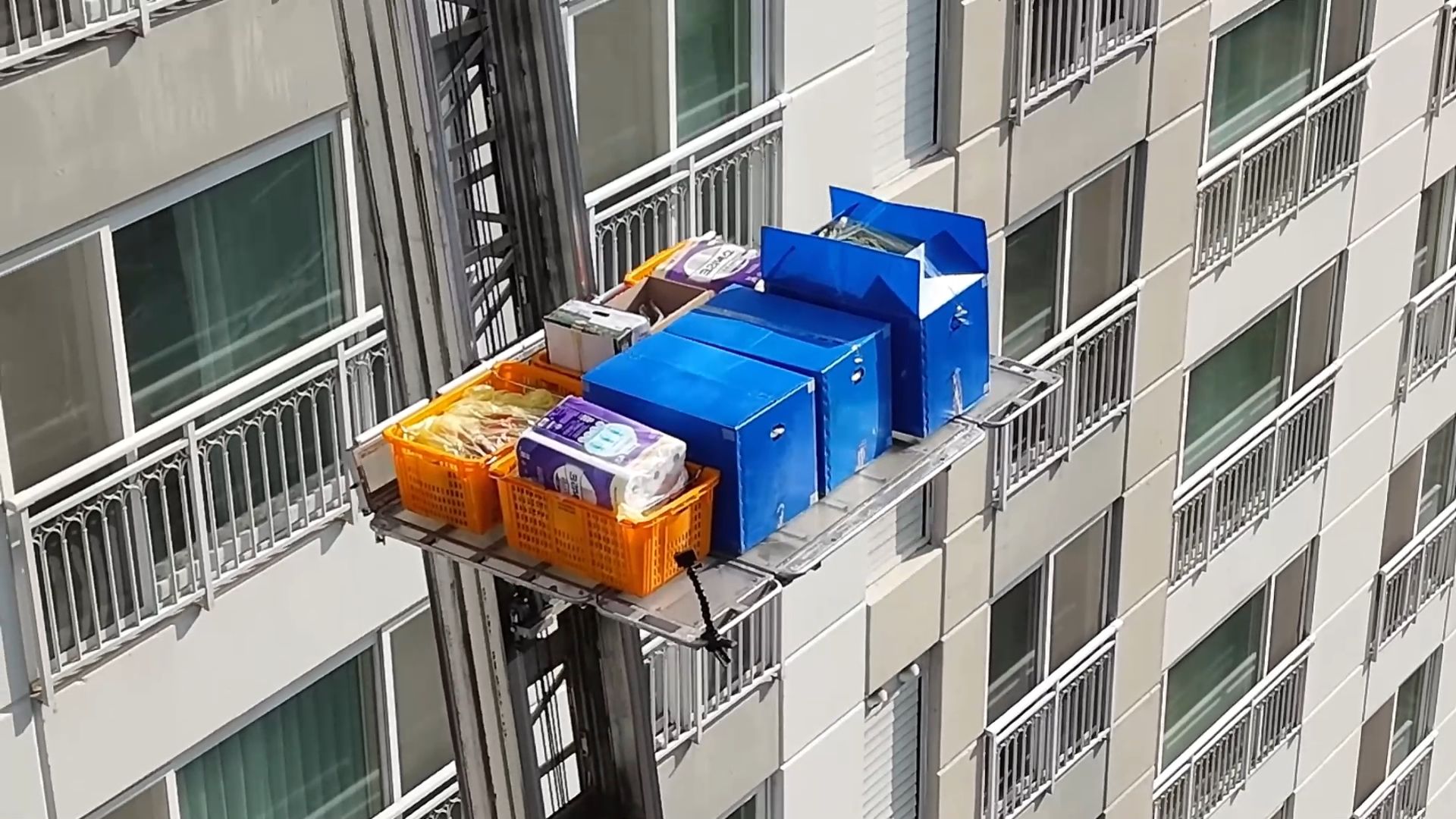 韩国云梯车搬家的神奇过程,高层公寓搬家技巧