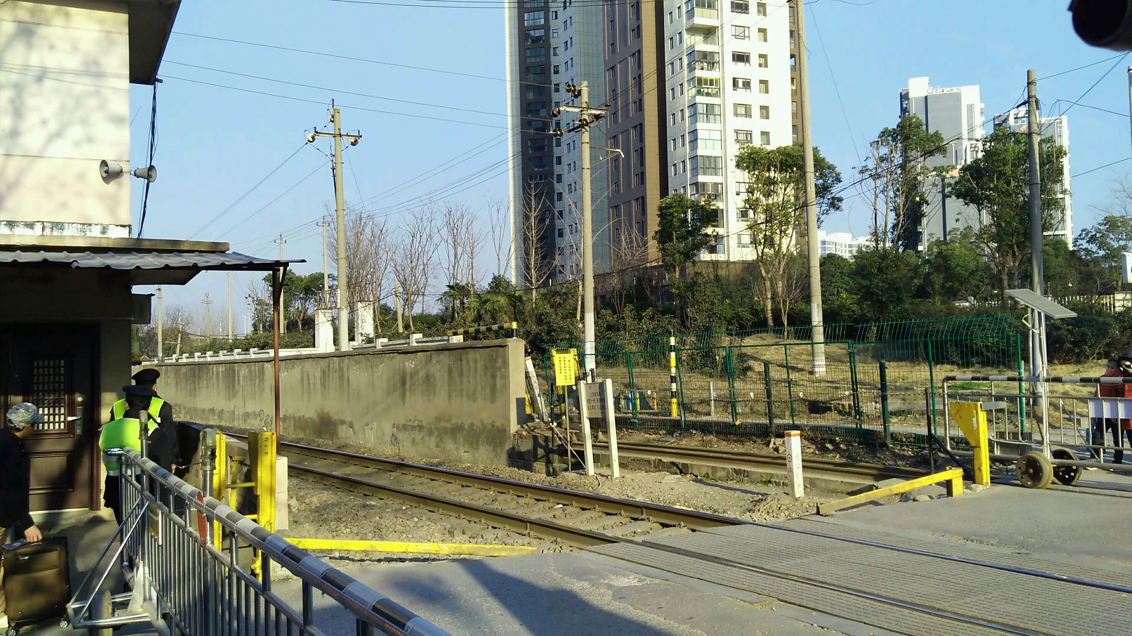 k1157通过长虹路道口