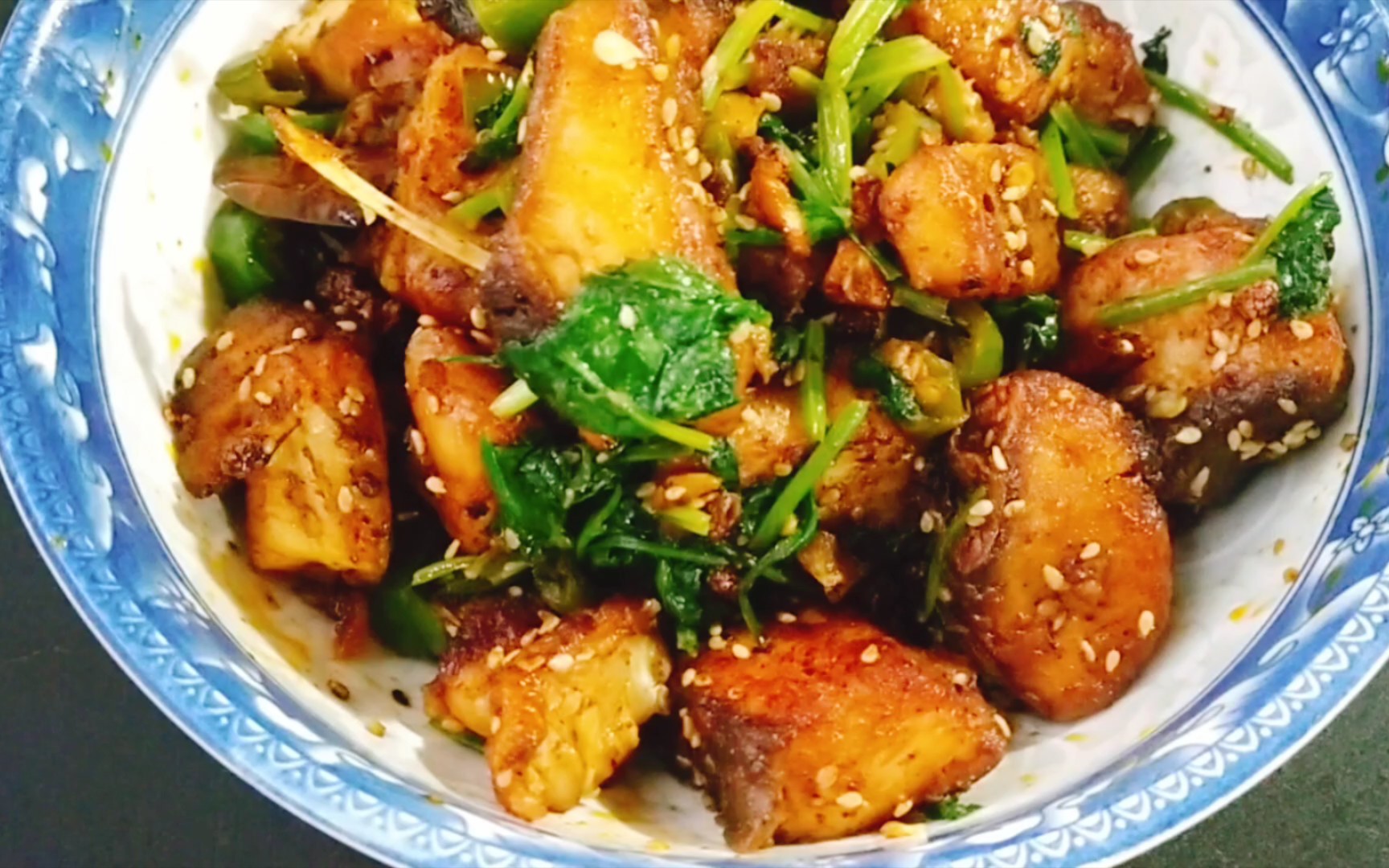 鱼的神仙吃法 麻辣鱼块的做法 外酥里嫩麻辣鲜香 当作零食也非常棒