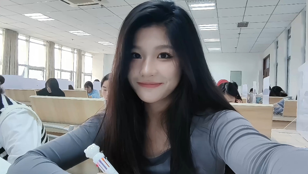 女大学生上课日常