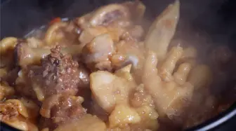 下载视频: 鸡肉不要炒着吃了，试一下无水焗，肉嫩鲜香，好吃得停不下来